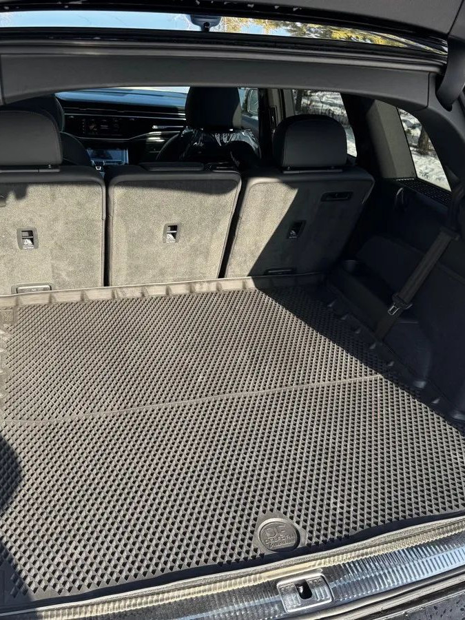 Коврик в багажник для автомобиля Audi Q7 (2019-), Ауди Ку7 с бортиками, эва, eva